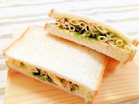 ♪ツナピーマンマカロニサラダのサンドイッチ♪